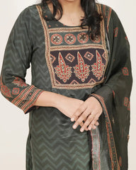 Printed 3Pc Salwar Suit with Minimal Handwork