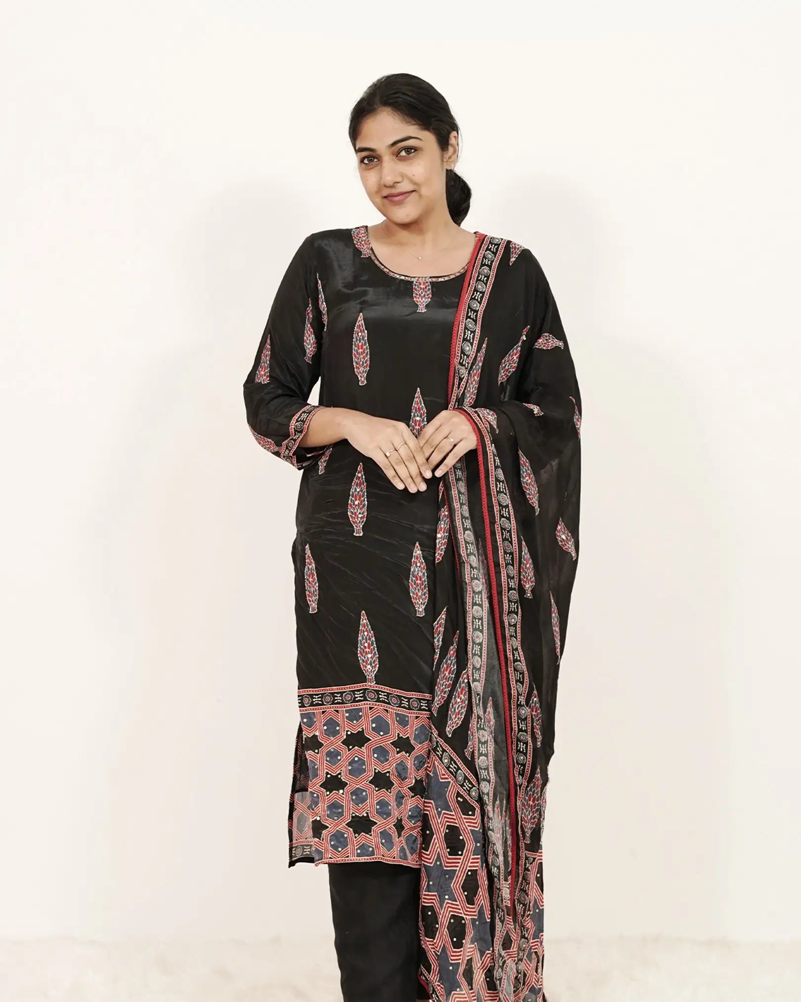 Minimal Handworked 3Pc Salwar Suit